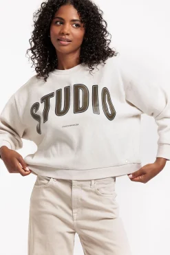 Studio Anneloes Puck logo sweater -